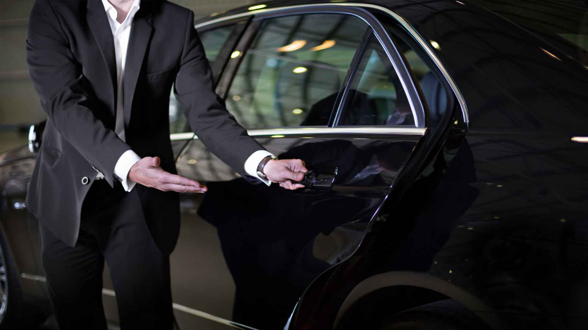 chauffeurs-cars-raja-limo_11zon